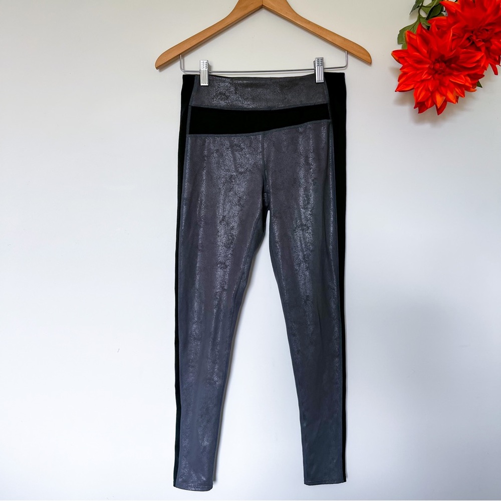 manduka | gray and black faux leather crackle legging small